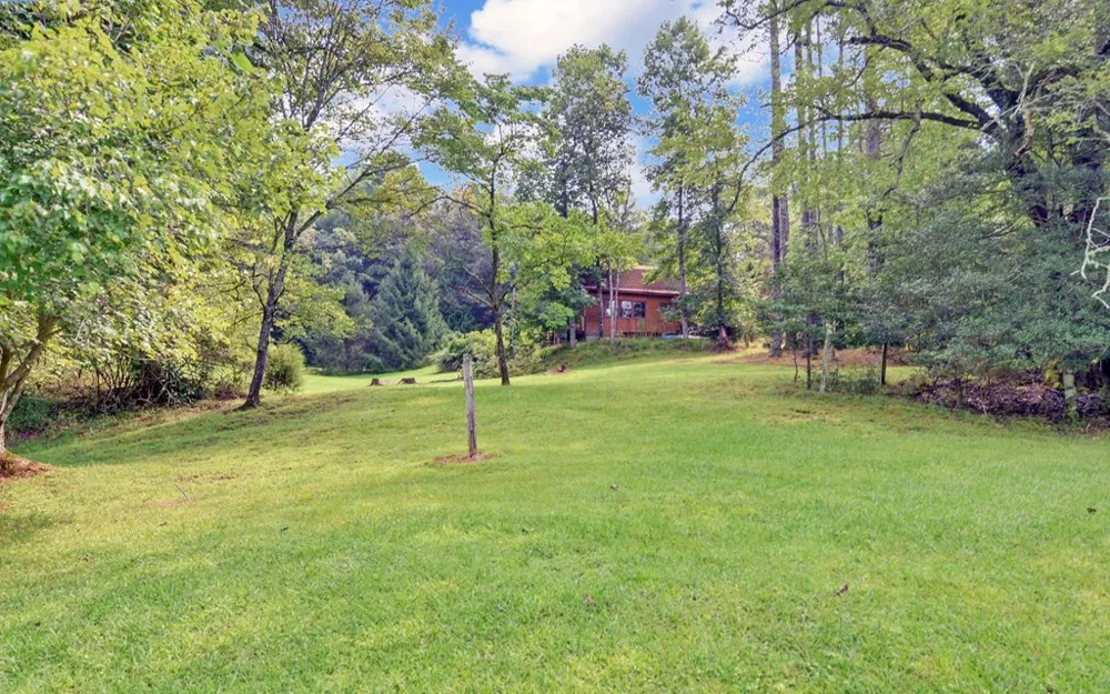 475 Rivercane Road Brasstown, NC 28902