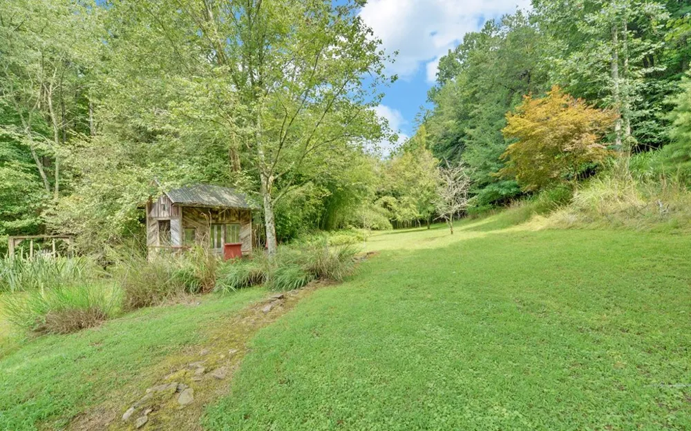 475 Rivercane Road Brasstown, NC 28902