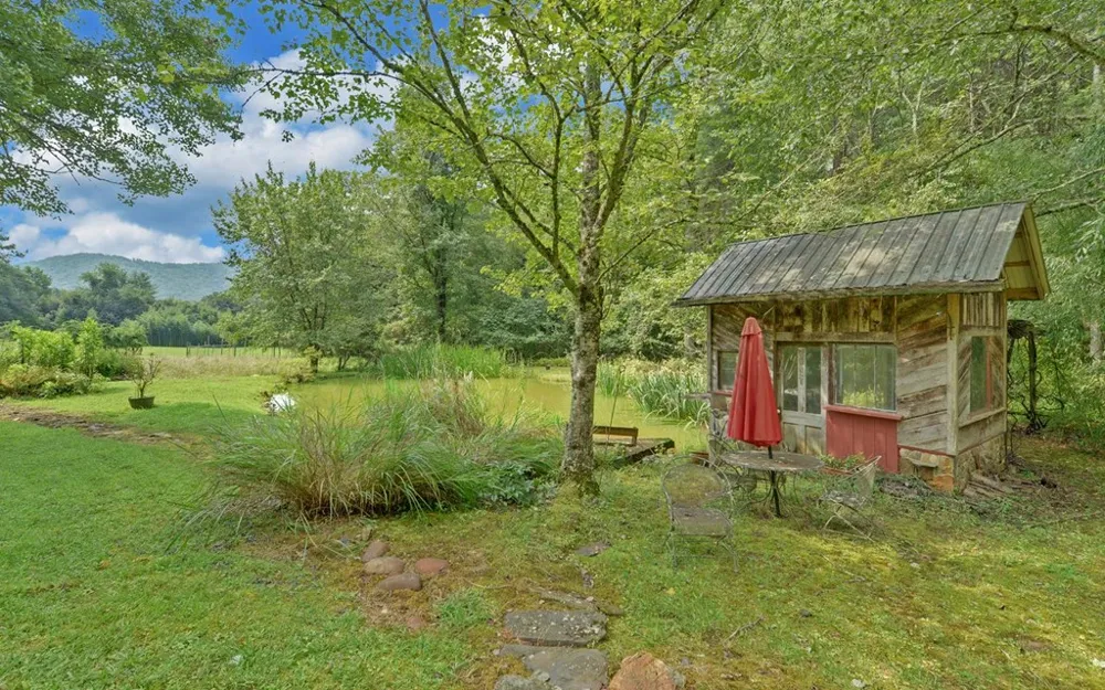 475 Rivercane Road Brasstown, NC 28902