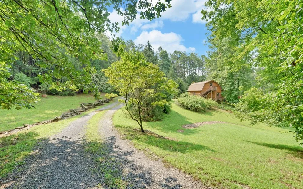475 Rivercane Road Brasstown, NC 28902