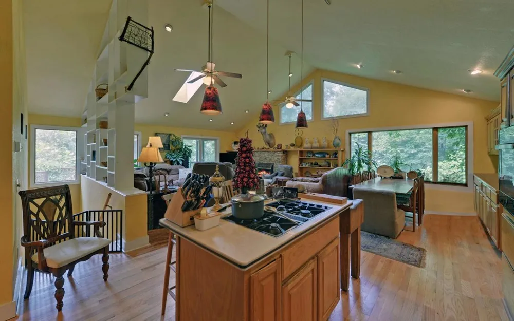 475 Rivercane Road Brasstown, NC 28902