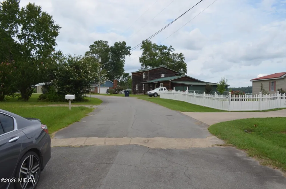145 Lakeview Drive S Ivey, GA 31031