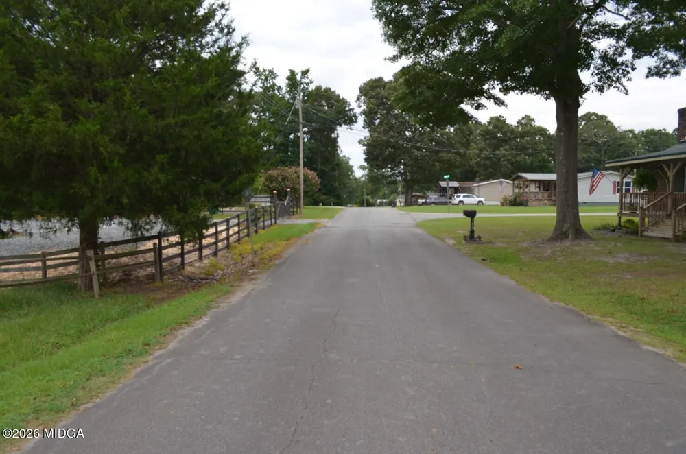 145 Lakeview Drive S Ivey, GA 31031
