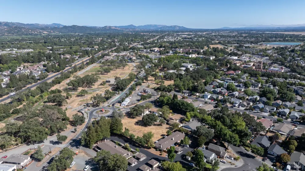 9551 Old Redwood Highway Windsor, CA 95492