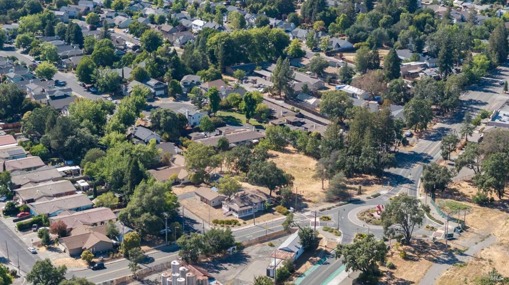9551 Old Redwood Highway Windsor, CA 95492
