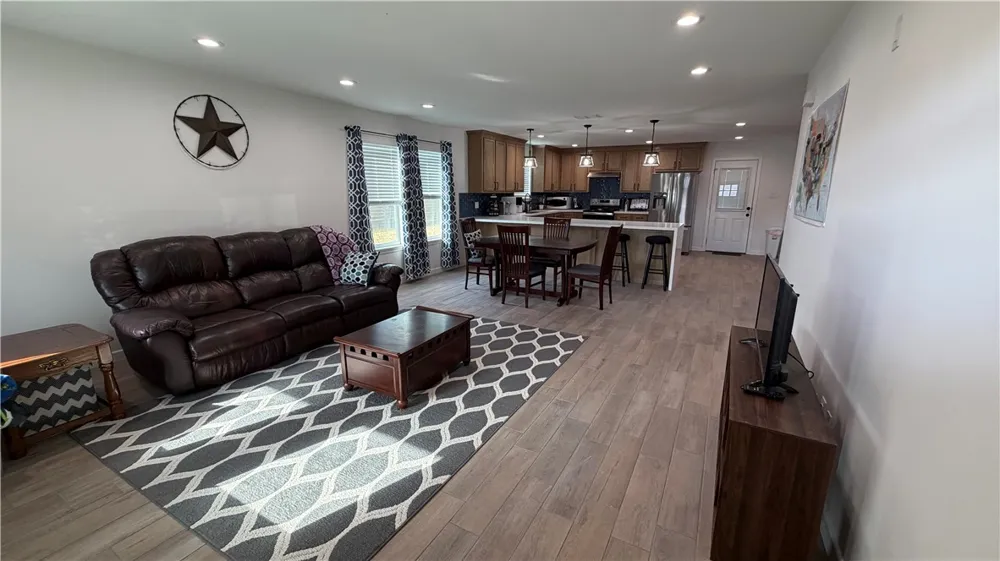 1448 Hibiscus Alice, TX 78332