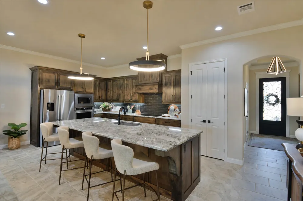 1453 Highland Park Circle Granbury, TX 76048