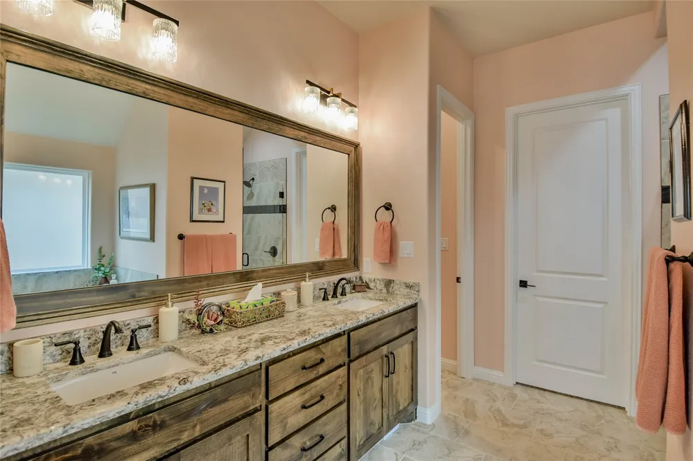1453 Highland Park Circle Granbury, TX 76048
