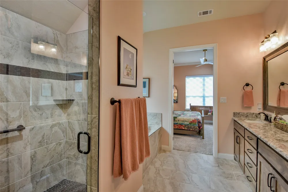 1453 Highland Park Circle Granbury, TX 76048