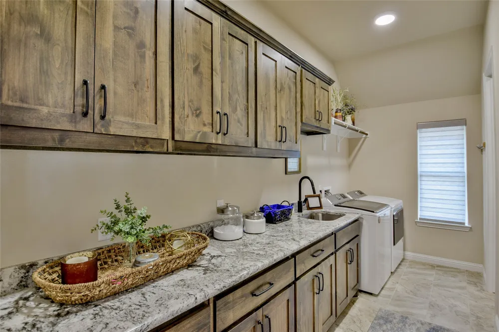 1453 Highland Park Circle Granbury, TX 76048