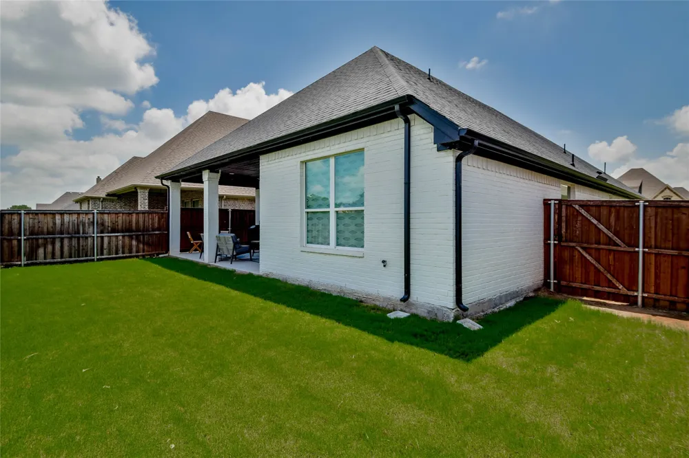 1453 Highland Park Circle Granbury, TX 76048