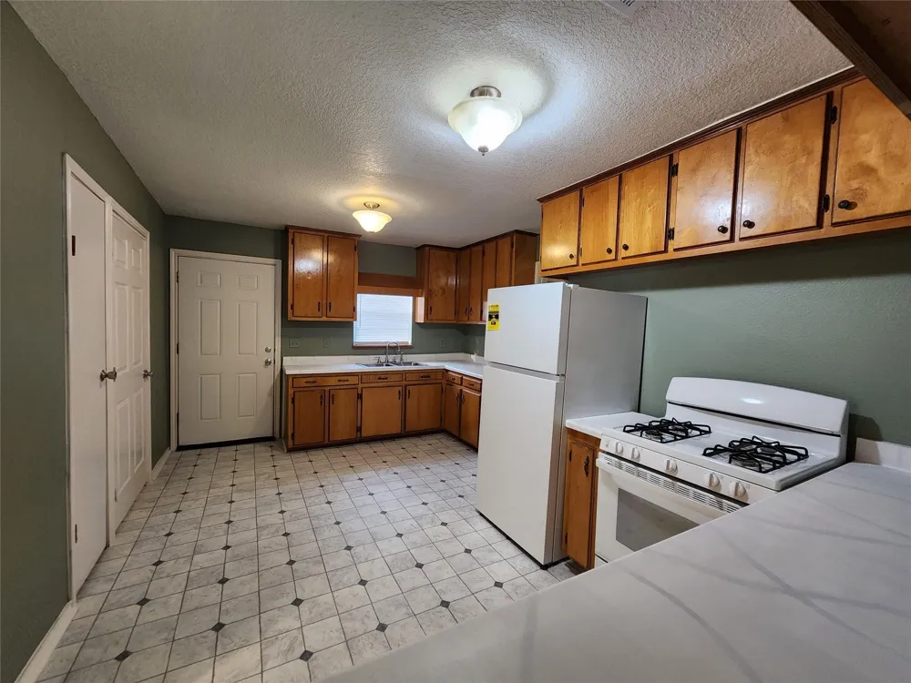 36 18th Avenue Texas City, TX 77590