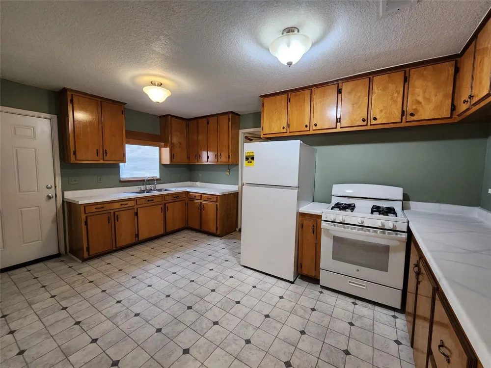 36 18th Avenue Texas City, TX 77590