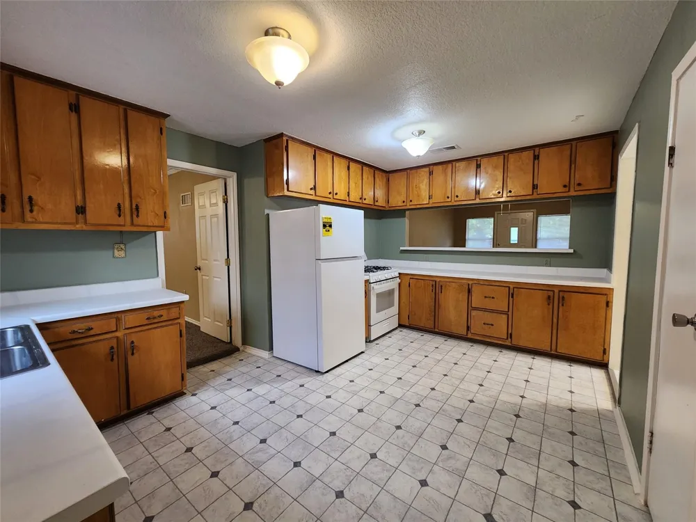 36 18th Avenue Texas City, TX 77590