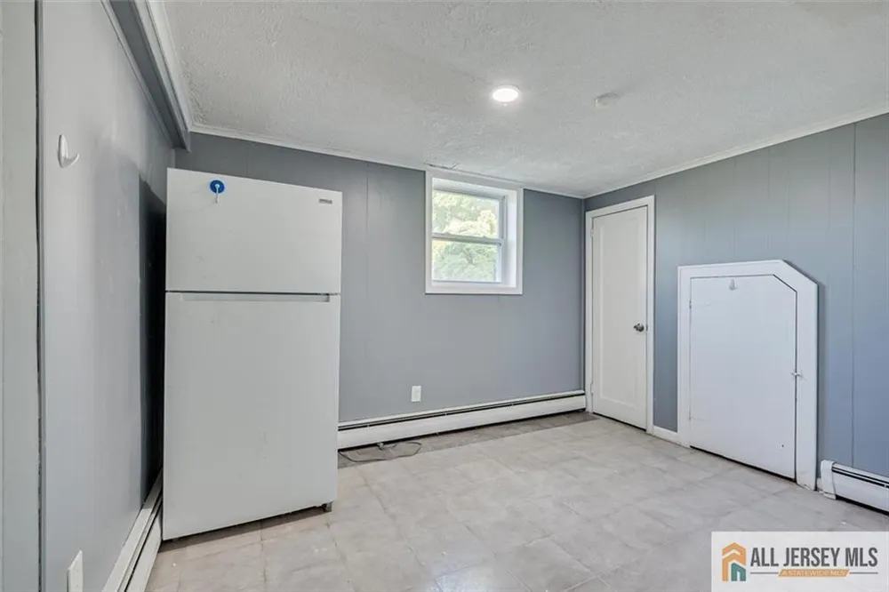 144 Bond Street Iselin, NJ 08830