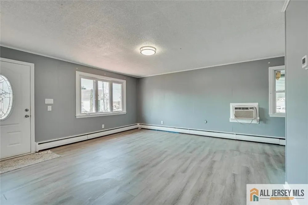 144 Bond Street Iselin, NJ 08830