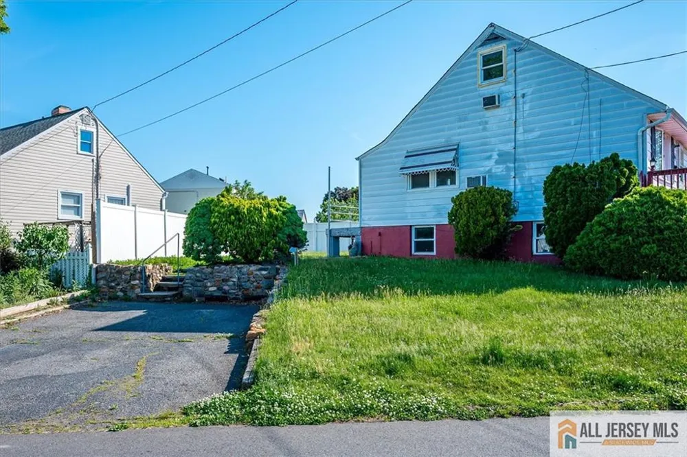 144 Bond Street Iselin, NJ 08830