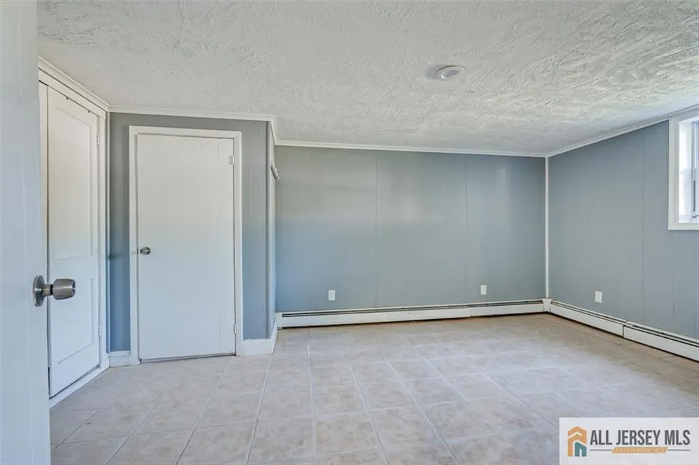 144 Bond Street Iselin, NJ 08830