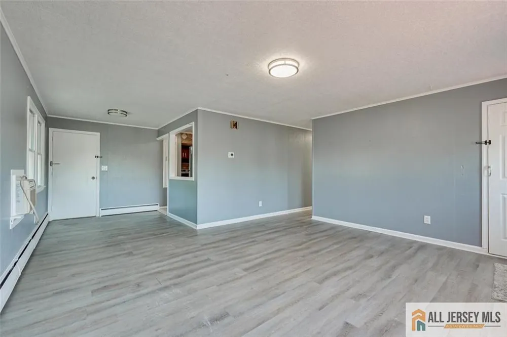 144 Bond Street Iselin, NJ 08830