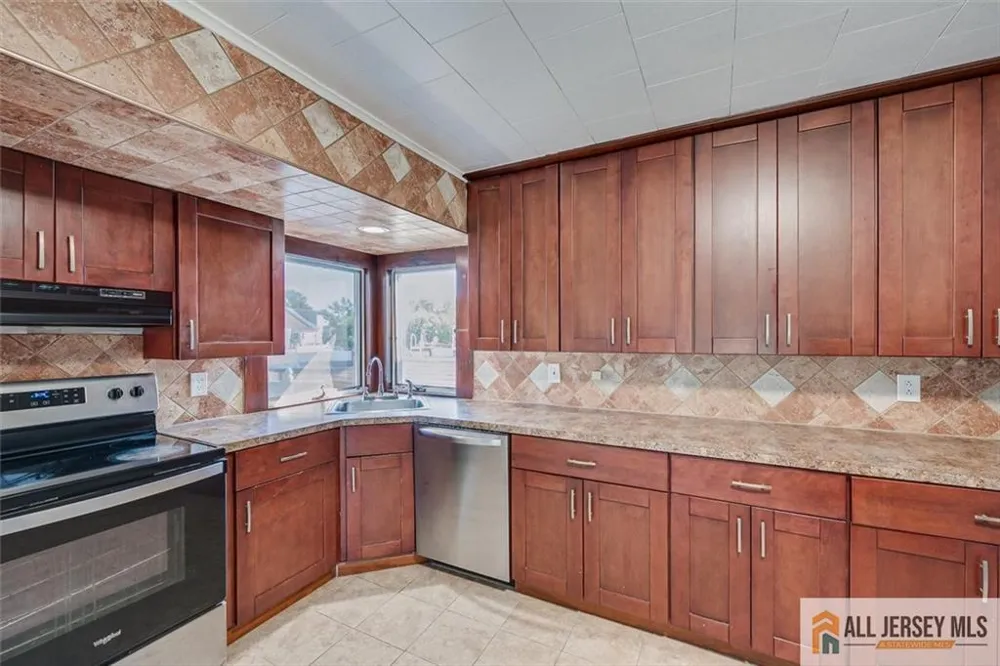 144 Bond Street Iselin, NJ 08830