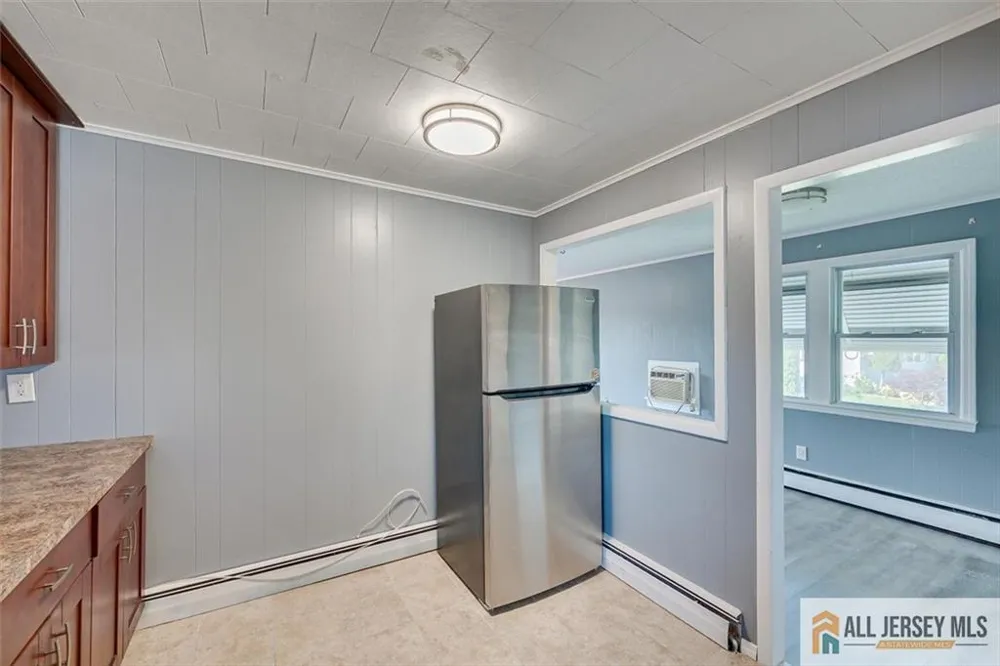 144 Bond Street Iselin, NJ 08830