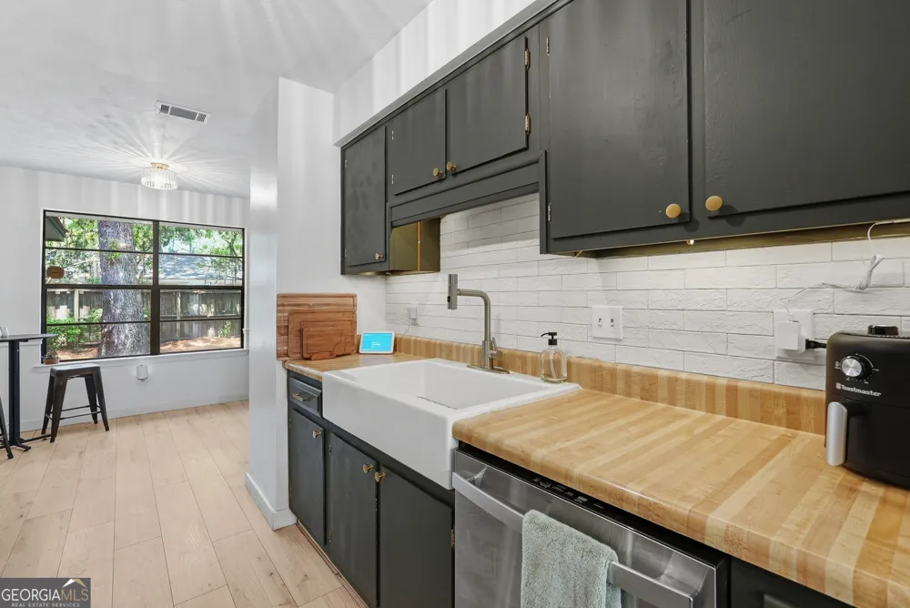 607 Leaning Oaks DR Savannah, GA 31410