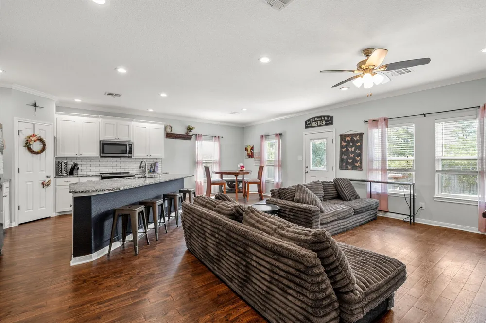 215 Greenbriar Street Robinson, TX 76706