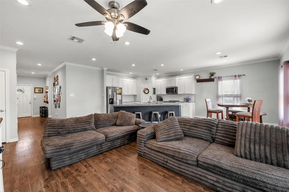 215 Greenbriar Street Robinson, TX 76706