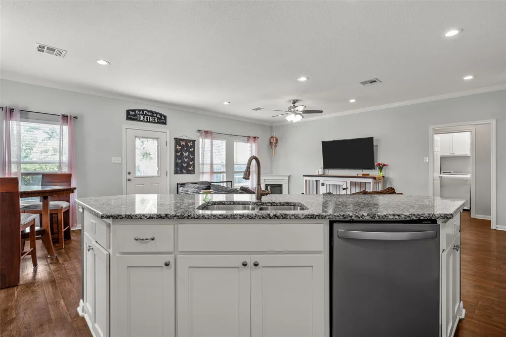 215 Greenbriar Street Robinson, TX 76706