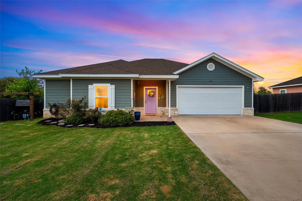 215 Greenbriar Street Robinson, TX 76706
