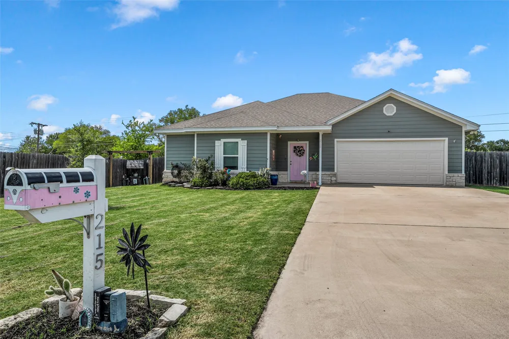215 Greenbriar Street Robinson, TX 76706