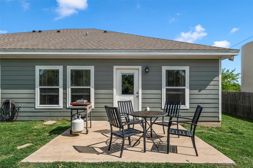 215 Greenbriar Street Robinson, TX 76706