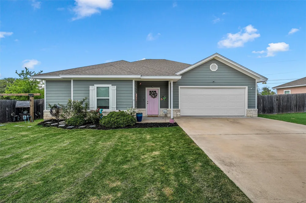 215 Greenbriar Street Robinson, TX 76706