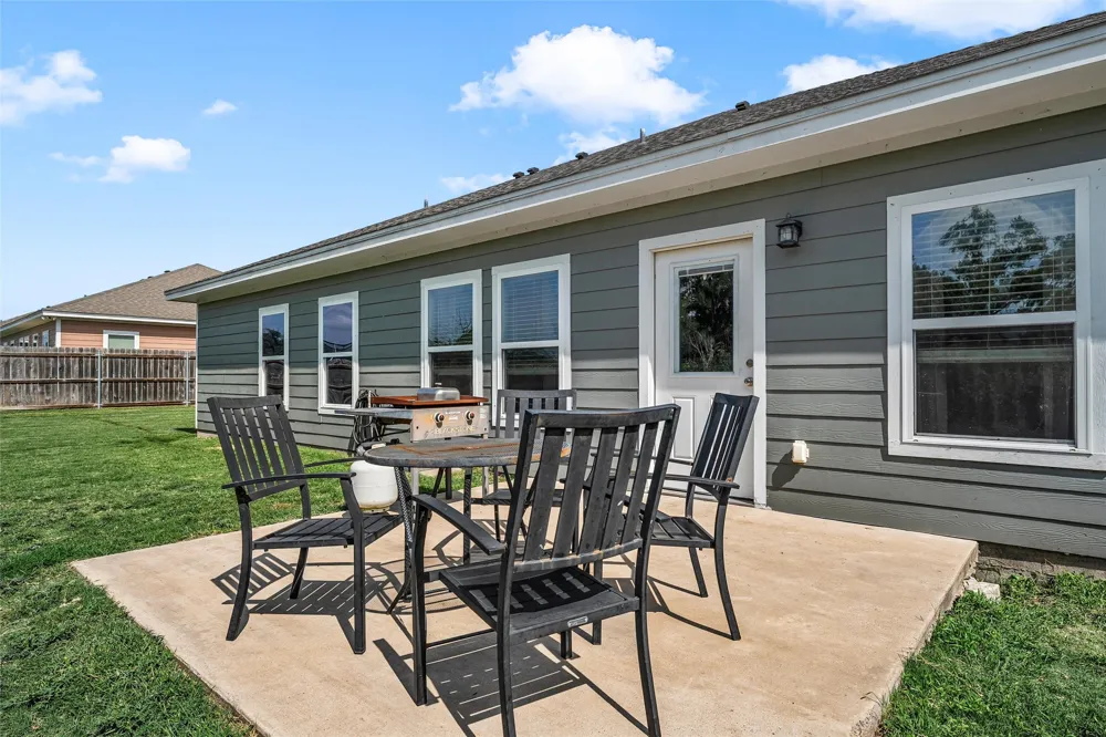 215 Greenbriar Street Robinson, TX 76706