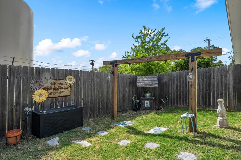 215 Greenbriar Street Robinson, TX 76706