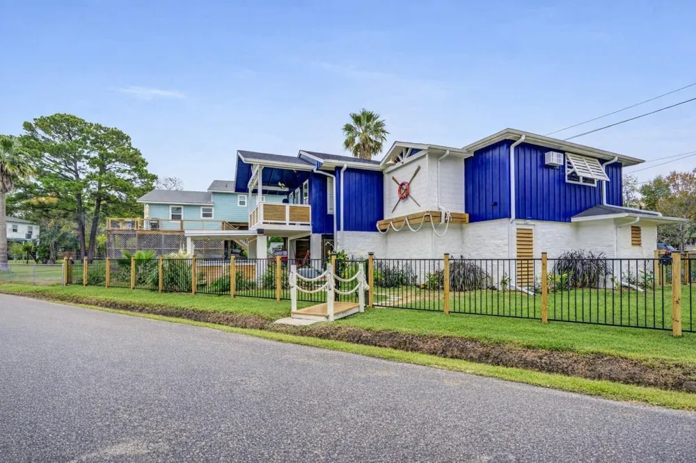 2108 Knollwood Street Kemah, TX 77565