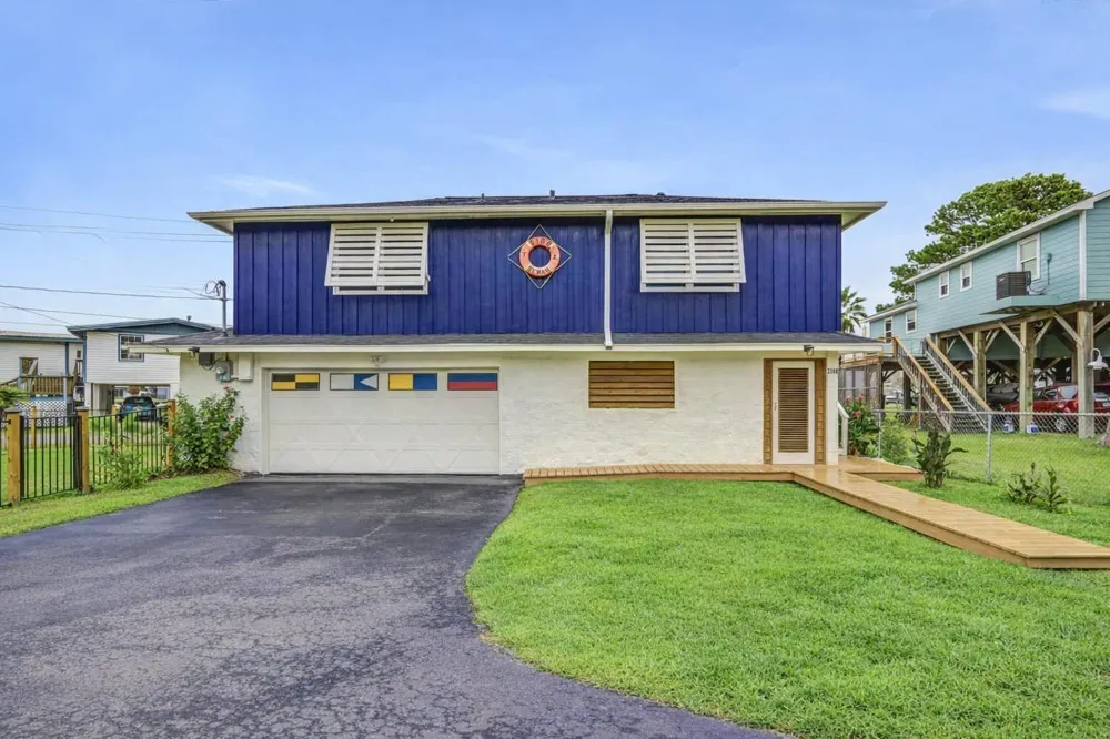 2108 Knollwood Street Kemah, TX 77565