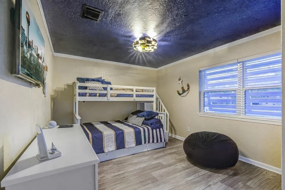 2108 Knollwood Street Kemah, TX 77565