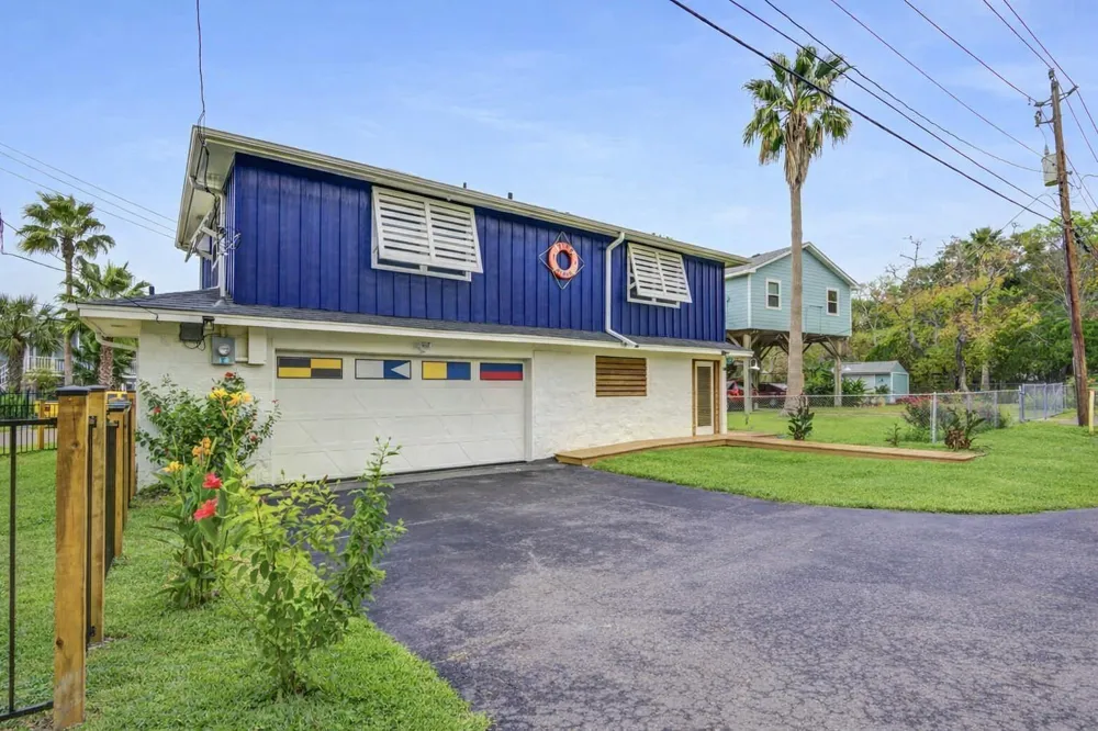 2108 Knollwood Street Kemah, TX 77565
