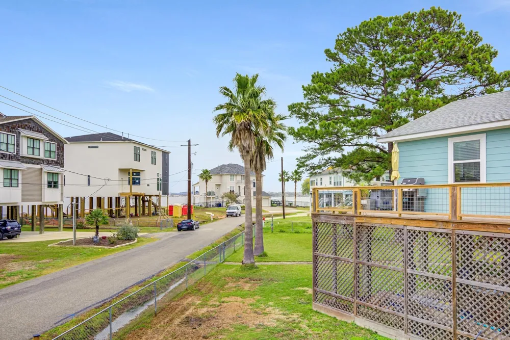 2108 Knollwood Street Kemah, TX 77565