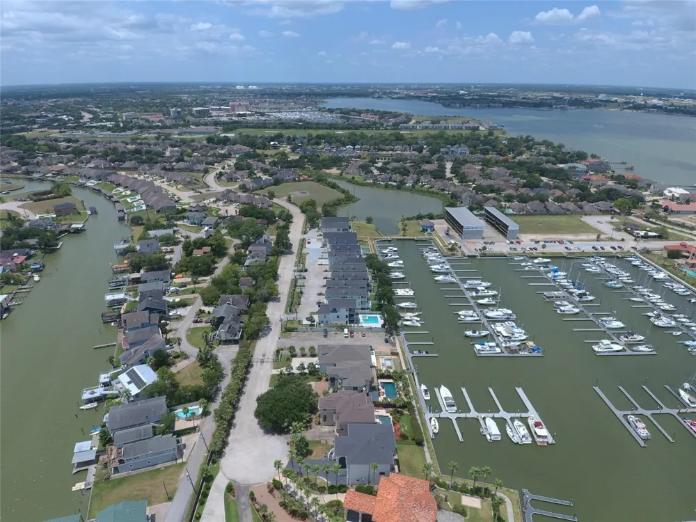 2108 Knollwood Street Kemah, TX 77565