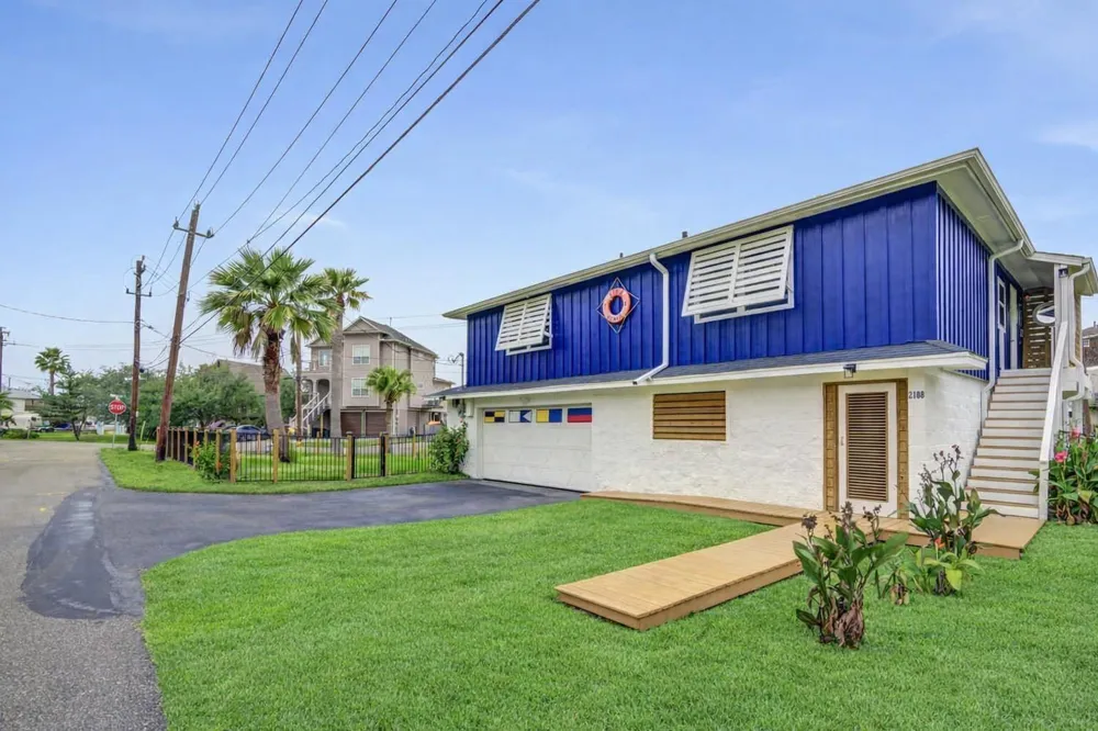 2108 Knollwood Street Kemah, TX 77565