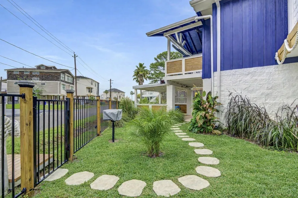 2108 Knollwood Street Kemah, TX 77565