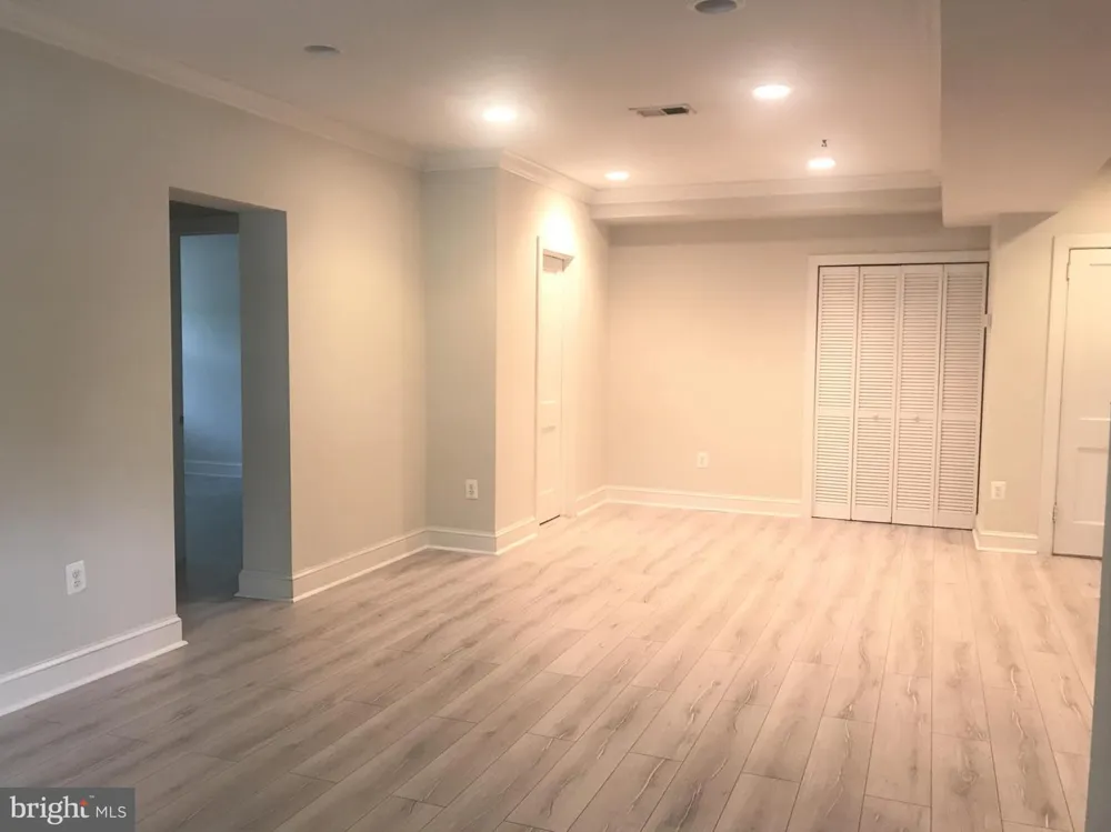 401 COMMONWEALTH AVENUE #20A Alexandria, VA 22301