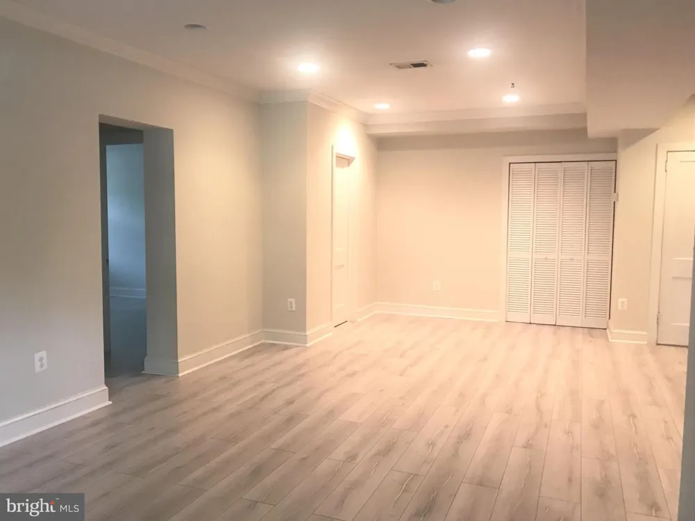401 COMMONWEALTH AVENUE #20A Alexandria, VA 22301