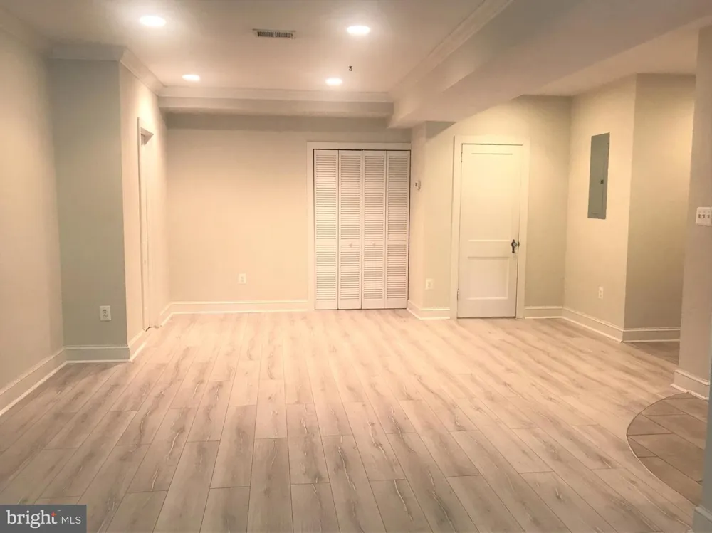 401 COMMONWEALTH AVENUE #20A Alexandria, VA 22301