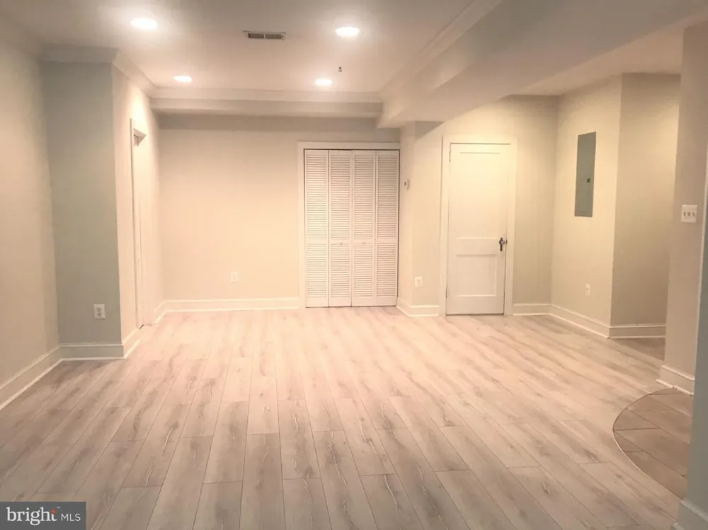 401 COMMONWEALTH AVENUE #20A Alexandria, VA 22301