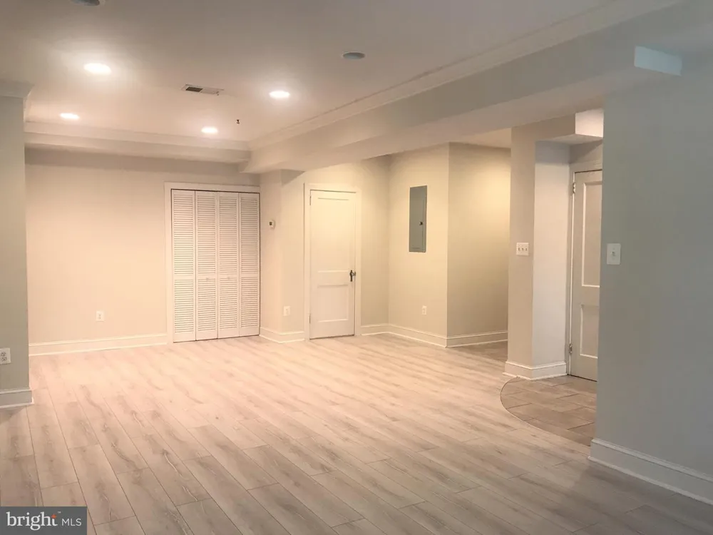401 COMMONWEALTH AVENUE #20A Alexandria, VA 22301