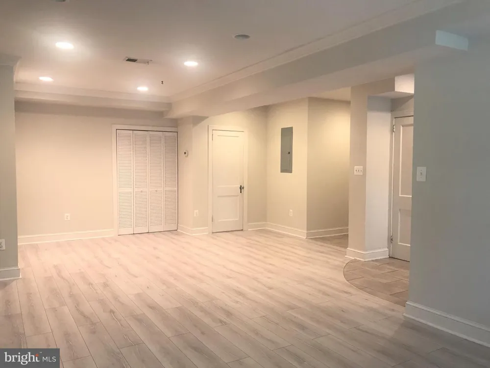 401 COMMONWEALTH AVENUE #20A Alexandria, VA 22301