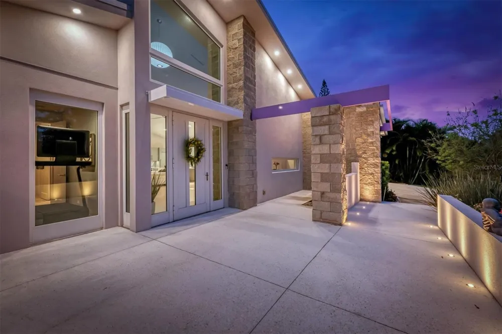 1556 EASTBROOK DRIVE Sarasota, FL 34231